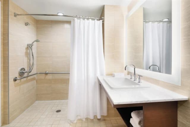 ザ ウェスティン ウォール センター バンクーバー エアポート-ルーム キングベッド 1 台 ((Low Floor))-9