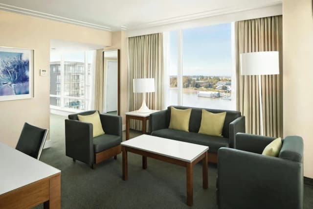 ザ ウェスティン ウォール センター バンクーバー エアポート-スイート 1 ベッドルーム コーナー-4