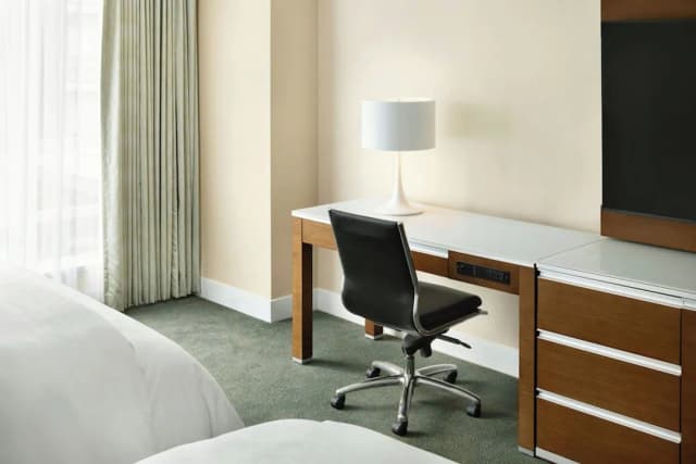 ザ ウェスティン ウォール センター バンクーバー エアポート-トラディショナル ルーム クイーンベッド 2 台-1