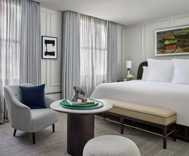 溫哥華瑰麗酒店-Superior King Courtyard View with Tub-1