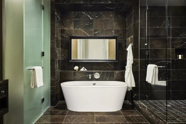 溫哥華瑰麗酒店-Superior King Courtyard View with Tub-2