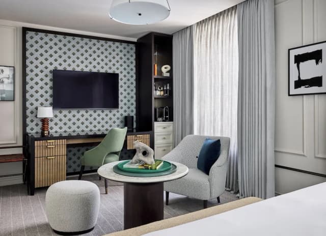 溫哥華瑰麗酒店-Superior King Courtyard View with Tub-3