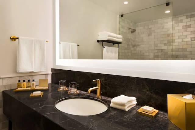 エクスチェンジ ホテル バンクーバー-Boutique Queen Studio – Accommodates upto 2 people-2