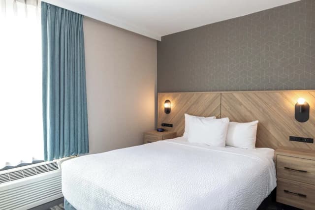 溫哥華戴維桑德曼套房酒店-標準套房, 1 張加大雙人床及 1 張梳化床, 廚房 (W/D, Balcony)-1