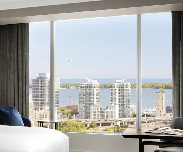 The Ritz-Carlton, Toronto-Room, 2 Queen Beds, Tower (View)-7