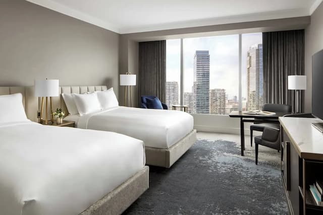 The Ritz-Carlton, Toronto-Room, 2 Queen Beds, Tower (View)-8