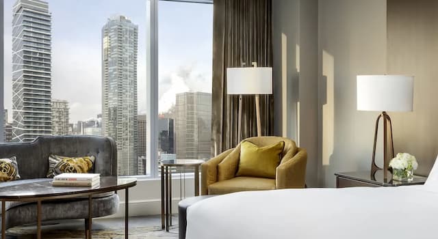 The Ritz-Carlton, Toronto-Club Room, 1 King Bed, City View-2