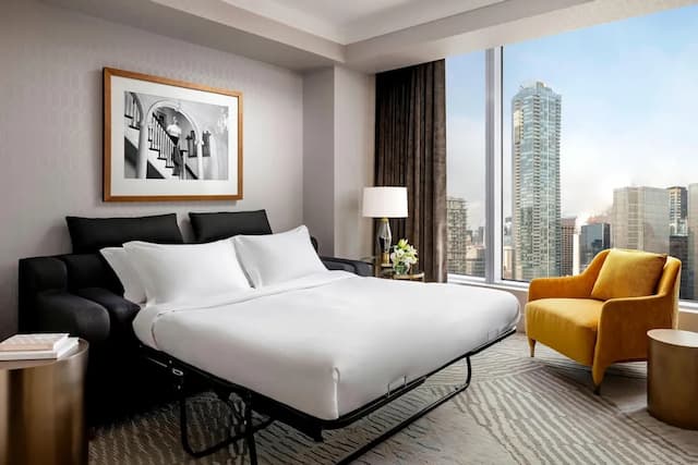 The Ritz-Carlton, Toronto-Club Suite, 1 Bedroom, Corner-2