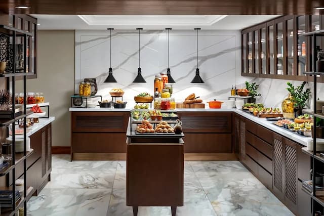 The Ritz-Carlton, Toronto-Club Suite, 1 Bedroom, Corner-5