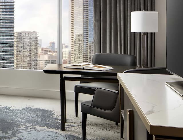 The Ritz-Carlton, Toronto-Room, 1 King Bed, City View-2