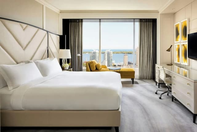 The Ritz-Carlton, Toronto-Executive Suite, 1 Bedroom-8
