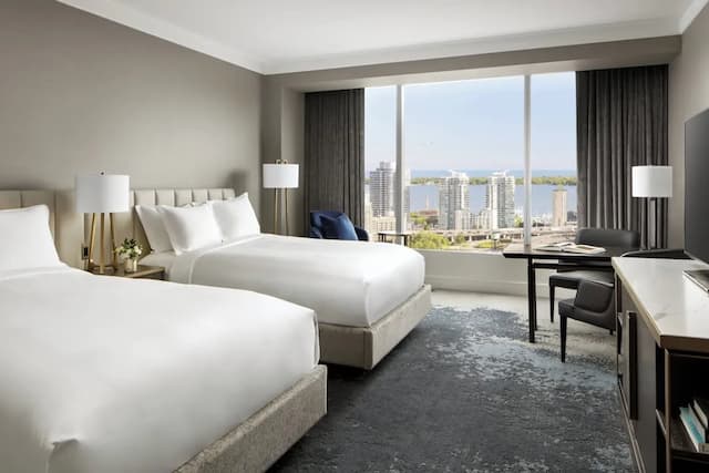 The Ritz-Carlton, Toronto-Family Suite, 2 Bedrooms, Lake View-1