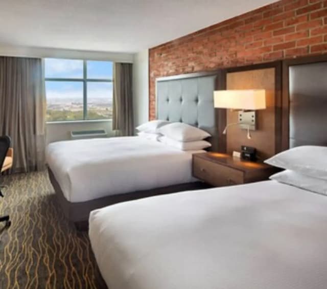 DoubleTree by Hilton Toronto Airport-Room, 2 Queen Beds-4