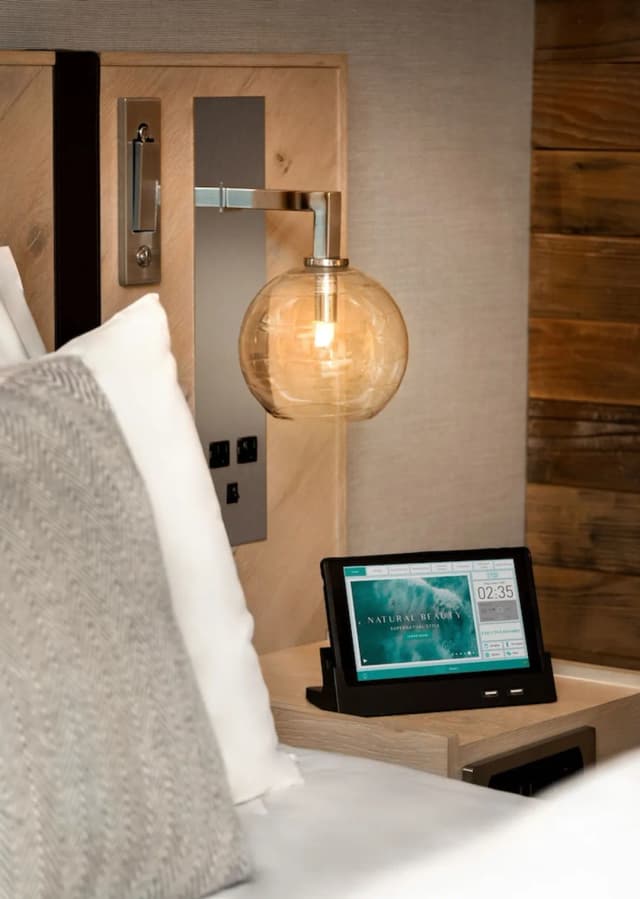 北溫哥華海濱飯店-客房, 1 張特大雙人床, 部分海景-4