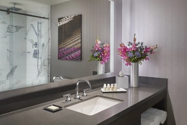 多倫多中心洲際飯店 - IHG 旗下飯店-尊榮客房, 1 張特大雙人床, 可使用俱樂部酒廊-9