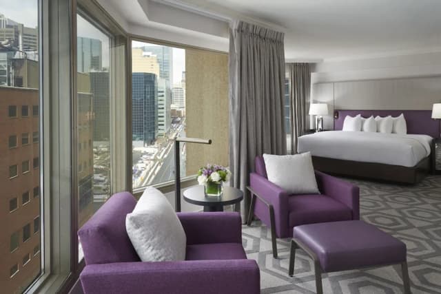 多倫多中心洲際飯店 - IHG 旗下飯店-尊榮客房, 1 張特大雙人床, 可使用俱樂部酒廊-2