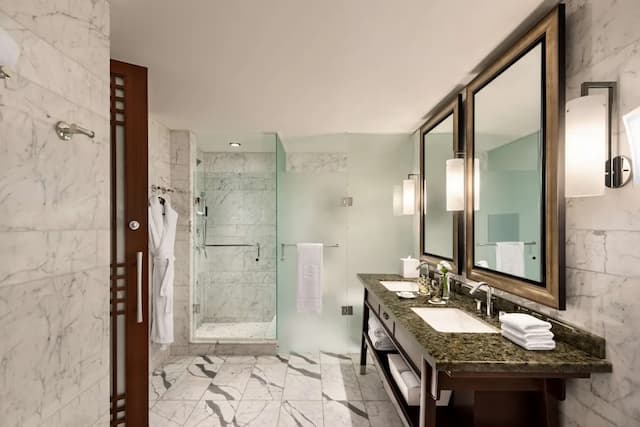 샹그릴라 토론토-프리미어룸, 퀸사이즈침대 2개-6