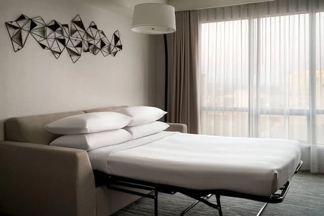 溫哥華機場萬豪酒店-行政套房, 1 張特大雙人床及 1 張梳化床, 城市景 (Corner)-3