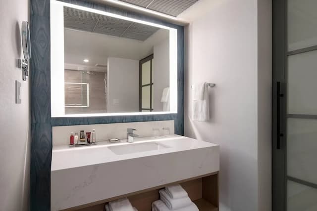 溫哥華機場萬豪酒店-普通套房, 1 張特大雙人床及 1 張梳化床-6