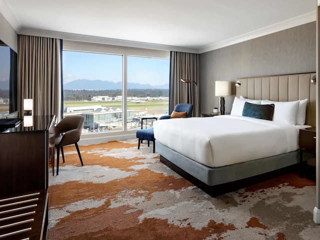 Fairmont Vancouver Airport In-Terminal Hotel-Fairmont Room, 1 King Bed-3