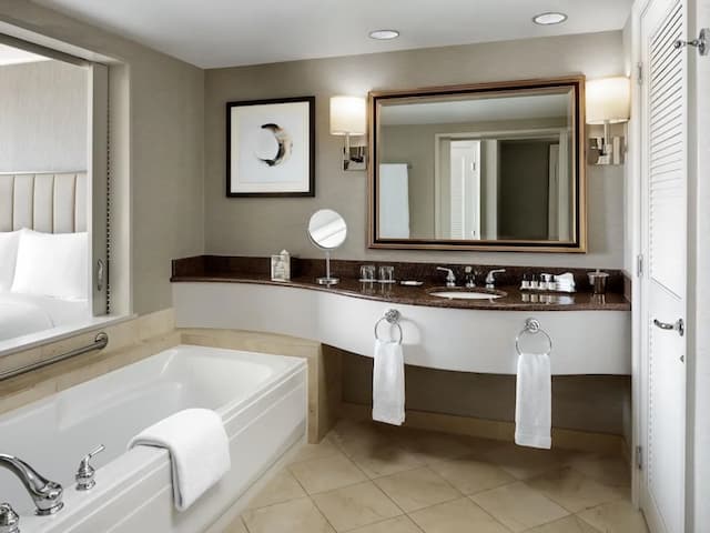 Fairmont Vancouver Airport In-Terminal Hotel-Fairmont Room, 2 Queen Beds-4