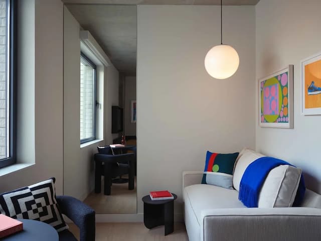 Penny Williamsburg-Sleeper Queen-1