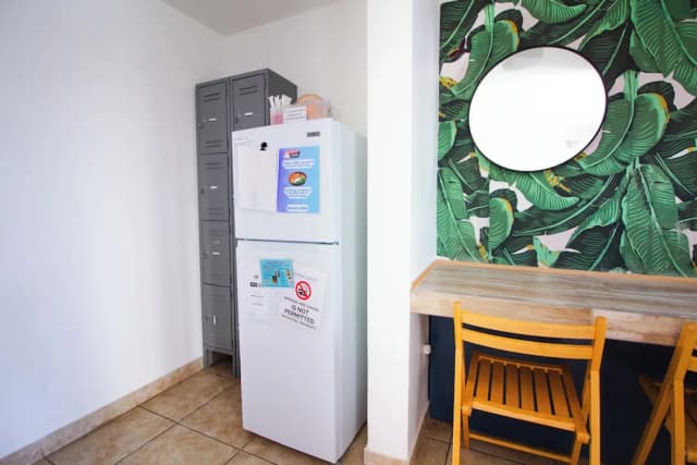 ワイキキ ビーチサイド ホステル-8 Bed Co-Ed Dorm-9