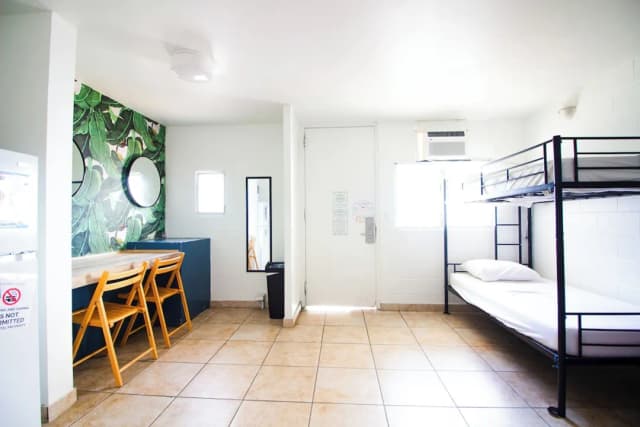 ワイキキ ビーチサイド ホステル-8 Bed Co-Ed Dorm-8