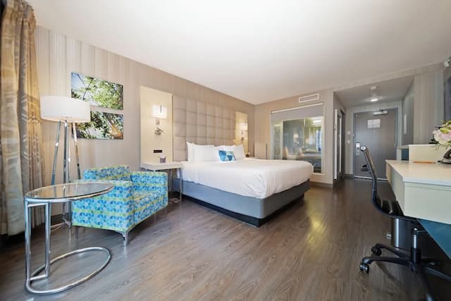 溫哥華布魯酒店-豪華客房, 1 張特大雙人床-1