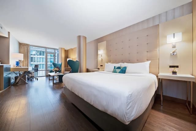 溫哥華布魯酒店-特色套房, 1 張特大雙人床及 1 張梳化床-6