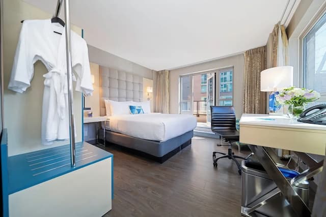 溫哥華布魯酒店-普通套房, 1 張加大雙人床及 1 張梳化床-2