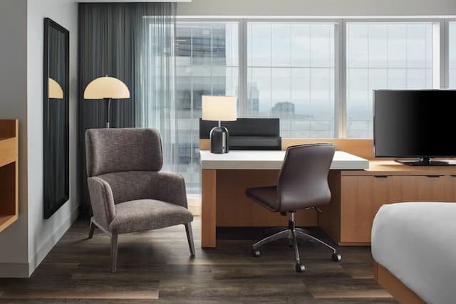 Delta Hotels by Marriott Toronto-Room, 2 Queen Beds-4