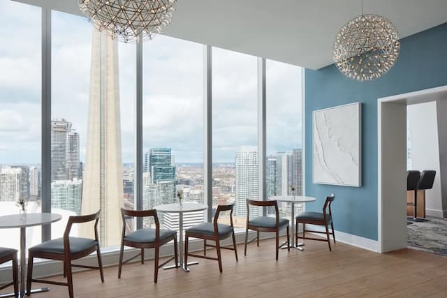 Delta Hotels by Marriott Toronto-Club Room, 1 King Bed-12