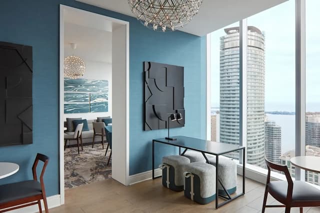 Delta Hotels by Marriott Toronto-Club Room, 1 King Bed-14