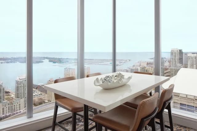 Delta Hotels by Marriott Toronto-Club Room, 1 King Bed-16