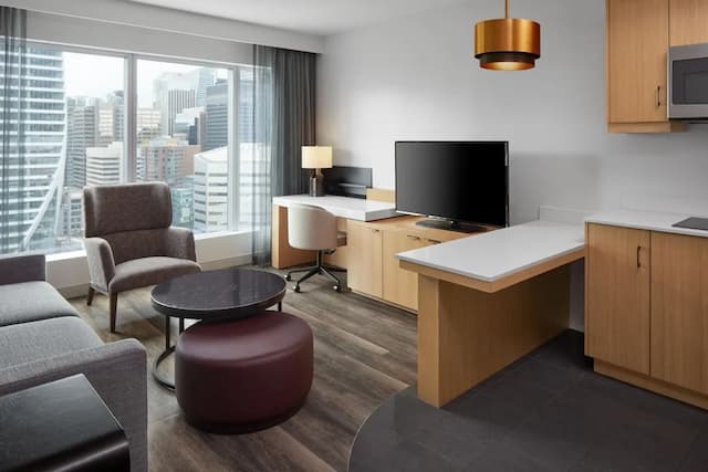 Delta Hotels by Marriott Toronto-Family Suite, 2 Bedrooms-8