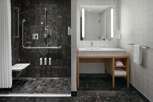 Delta Hotels by Marriott Toronto-Family Suite, 2 Bedrooms-12