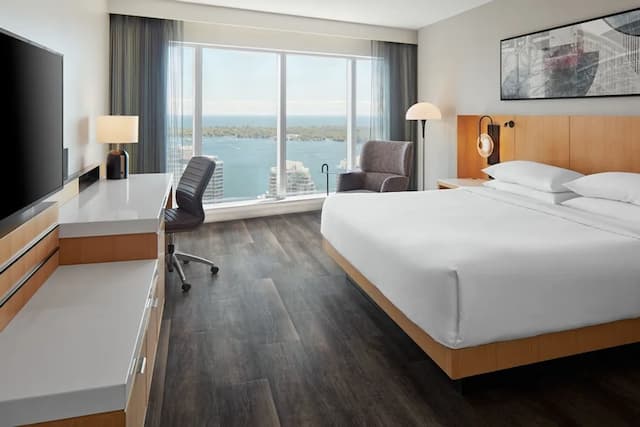 Delta Hotels by Marriott Toronto-Room, 1 King Bed, Harbor View-1