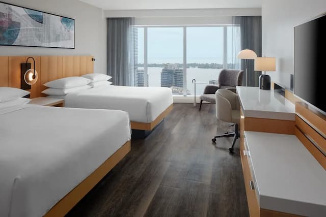 Delta Hotels by Marriott Toronto-Room, 2 Queen Beds, Harbor View-5