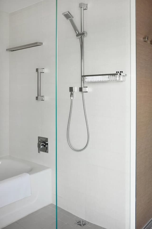 Delta Hotels by Marriott Toronto-Room, 1 King Bed, Tower (View)-5