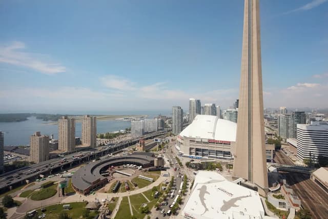 Delta Hotels by Marriott Toronto-Room, 1 King Bed, Corner-5