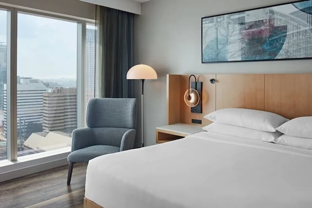 Delta Hotels by Marriott Toronto-Executive Suite, 1 Bedroom-7