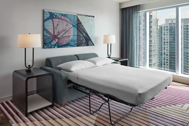 Delta Hotels by Marriott Toronto-Executive Suite, 1 Bedroom-6