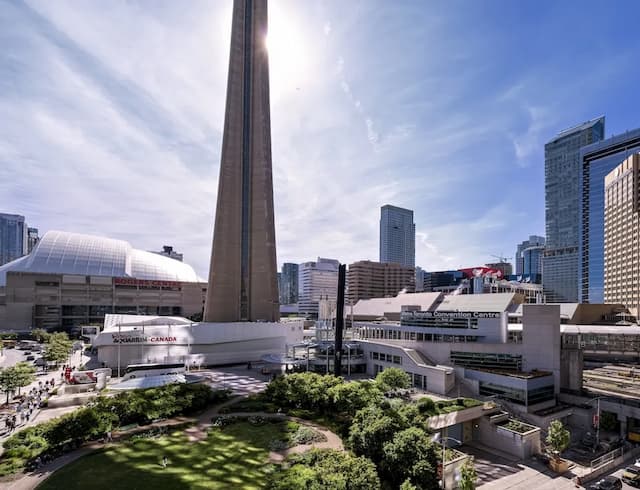 Delta Hotels by Marriott Toronto-Luxury Suite, 1 King Bed with Sofa bed, Tower (View)-5