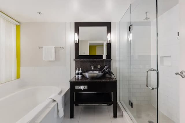 オーパス ホテル バンクーバー-デラックス ルーム キングベッド 1 台-5