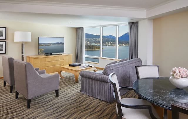 Pan Pacific Vancouver-Suite, 1 King Bed, Harbor View-1