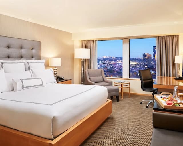 Pan Pacific Vancouver-Deluxe Room, 1 King Bed, City View-1