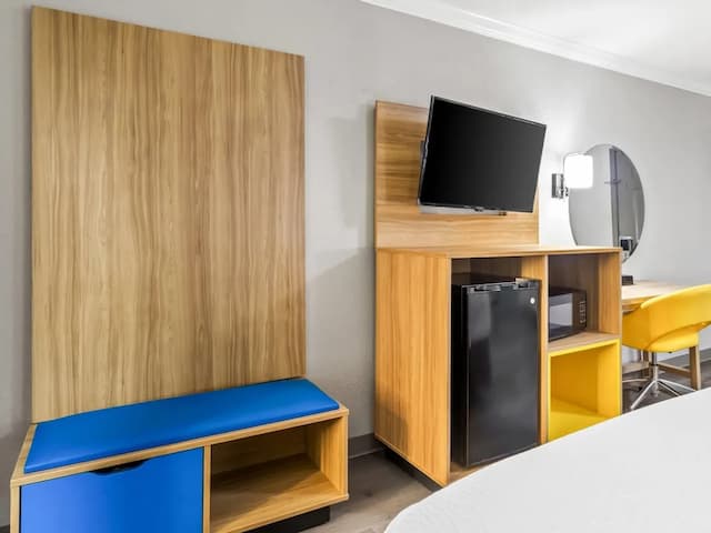 東休士頓溫德姆戴斯酒店-標準客房, 1 張特大雙人床-5