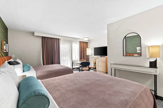 Royal Palace Westwood-Standard Room, 2 Queen Beds-3