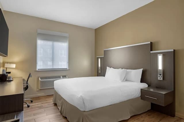 貝斯特韋斯特牙買加飯店-標準客房, 1 張特大雙人床, 非吸煙房, 冰箱和微波爐-2